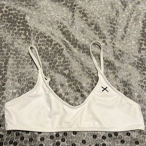 BoutineLA White Adjustable Top